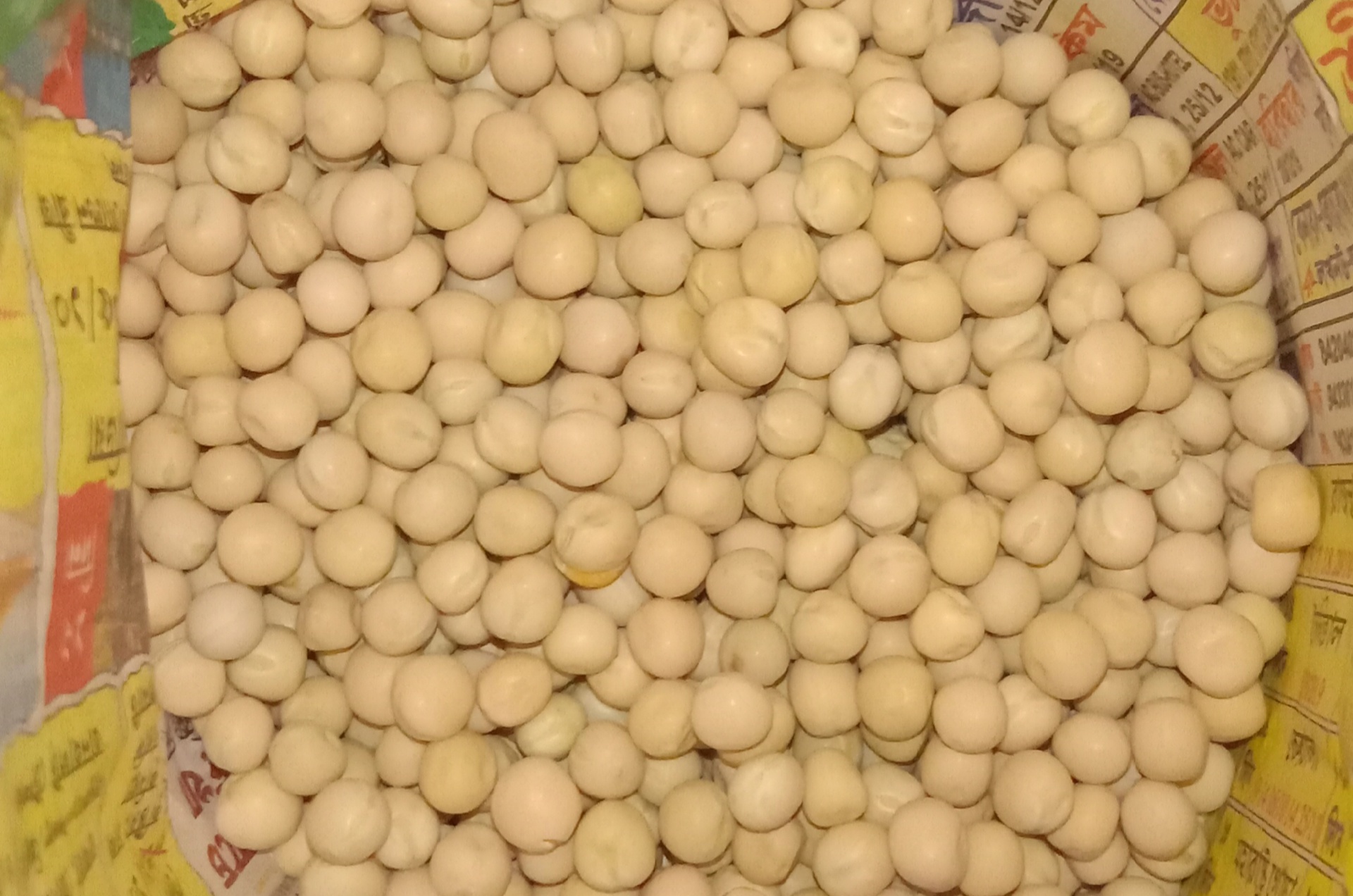 Whole, round, pale-Yellow Peas